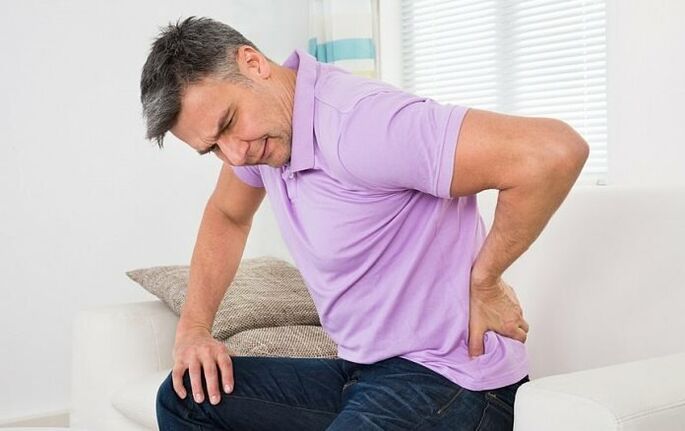 Bolesť panvy je bežným príznakom chronickej prostatitídy u mužov